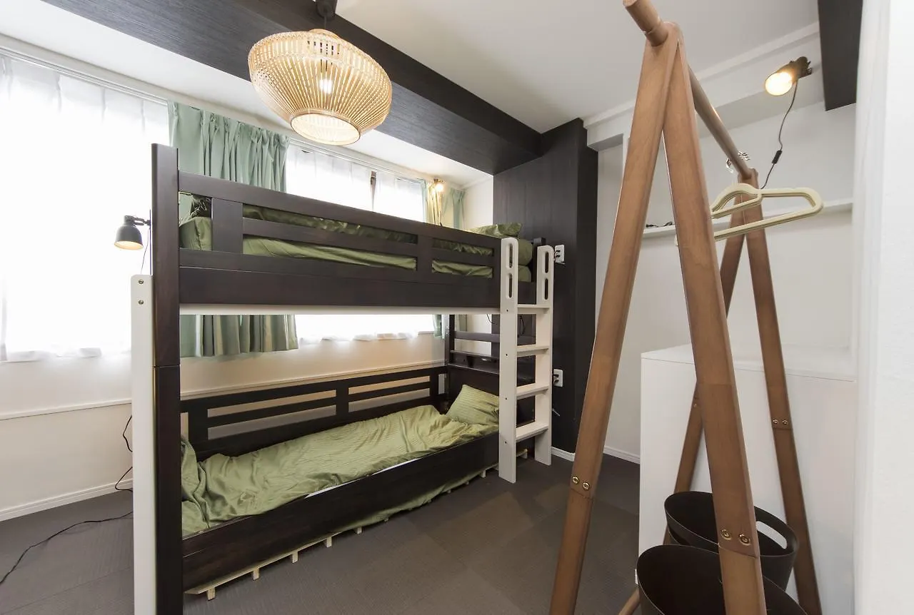 Yotsuya Sanchome Tokio 3*,